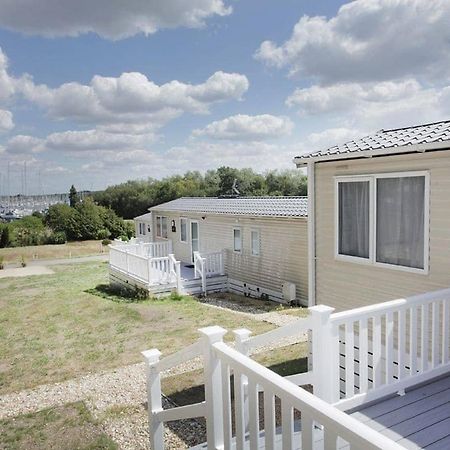 Mercury Yacht Harbour And Holiday Park Lower Swanwick Bagian luar foto
