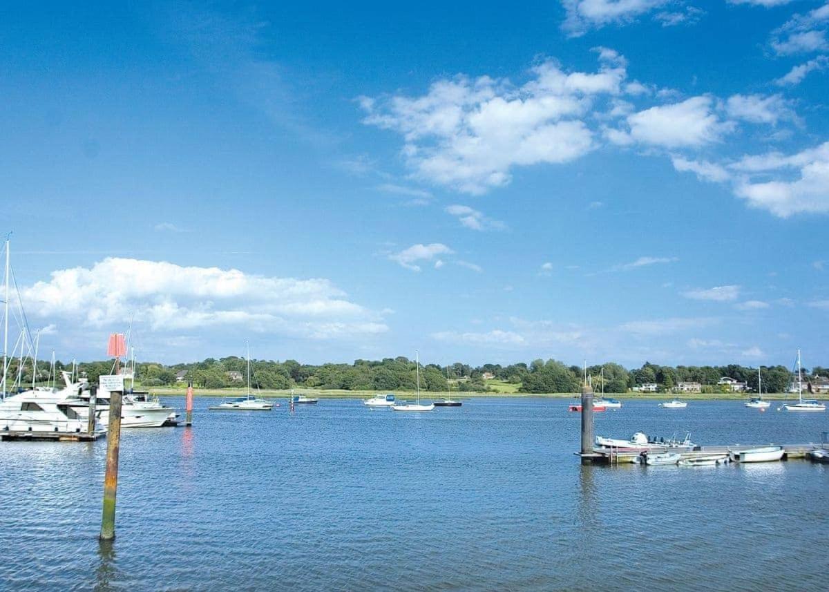 Mercury Yacht Harbour And Holiday Park Lower Swanwick Bagian luar foto