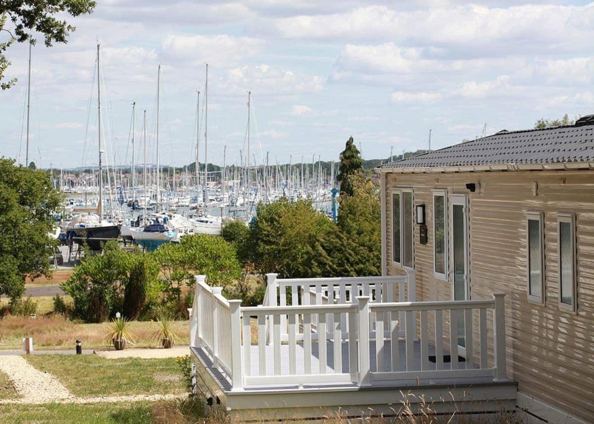 Mercury Yacht Harbour And Holiday Park Lower Swanwick Bagian luar foto