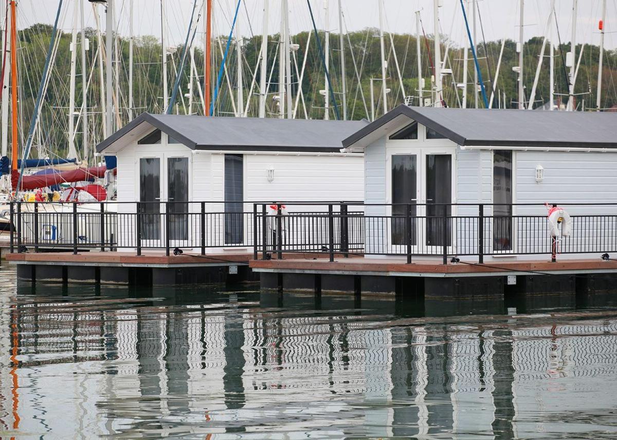 Mercury Yacht Harbour And Holiday Park Lower Swanwick Bagian luar foto